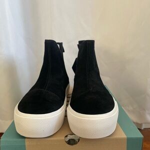 TOMS Fenix Platform Chelsea Black Suede new with box, women size 7